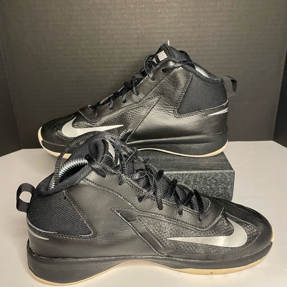 Nike Team Hustle D7 high tops. Youth size 6. 747998-001 - Picture 3 of 6
